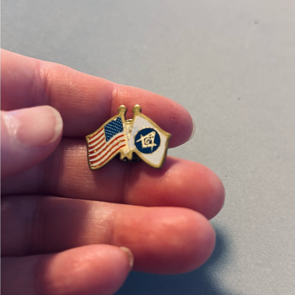 1970s American Flag and Free Mason Masonic Lapel Pin/Tie Tac